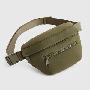 NWOT Quince All-Day Neoprene Belt Bag